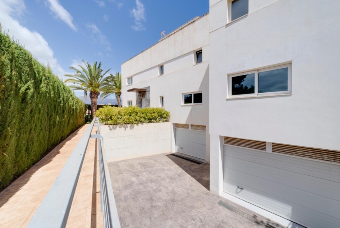 Luxury Villa in the central area of Albir