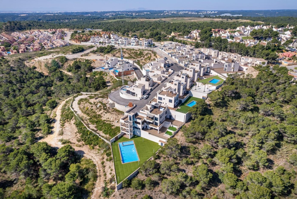 OBRA NUEVA! BUGALOW EN SAN MIGUEL DE SALINAS. 2 DORM. 2 BAÑOS. PISCINA+GARAJE.