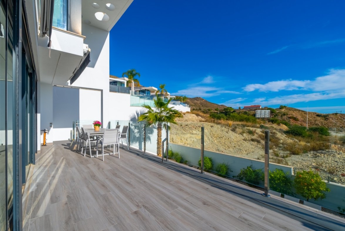 VILLA DE LUJO EN VENTA EN FINESTRAT – BALCON DE FINESTRAT