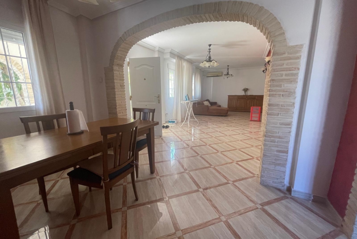 VILLA PARADA CON VISTAS AL MAR Y A 200 METROS DE PLAYA! ZONA TORRE LA MATA. 5 DRM. 3 BAÑOS. PISCINA PRIVADA.