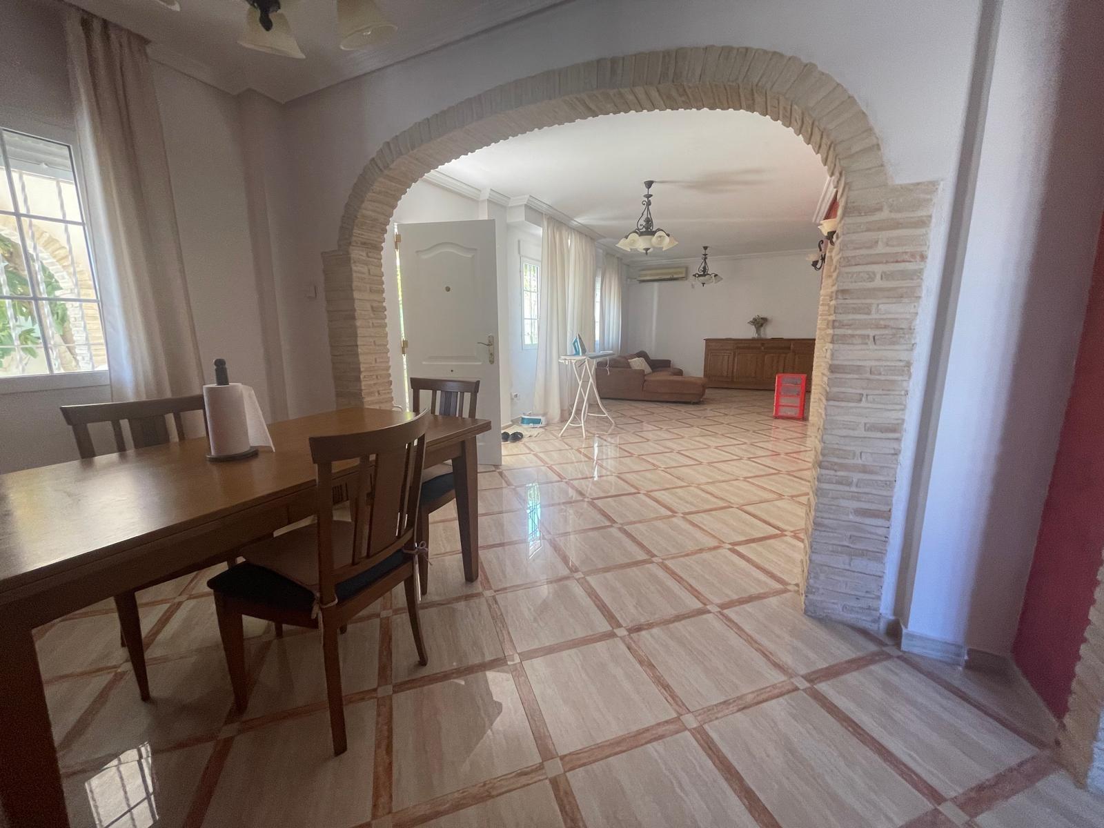 VILLA PARADA CON VISTAS AL MAR Y A 200 METROS DE PLAYA! ZONA TORRE LA MATA. 5 DRM. 3 BAÑOS. PISCINA PRIVADA.