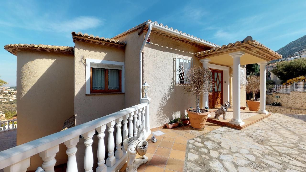 EXCLUSIEVE VILLA TE KOOP IN CALPE MET MARVELLOUS ZEEZICHTEN