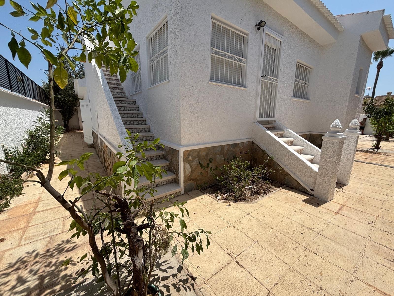 2-43-52 FABULOSA VILLA REFORMADA ESTILO MEDITERRÁNEO EN CIUDAD QUESADA