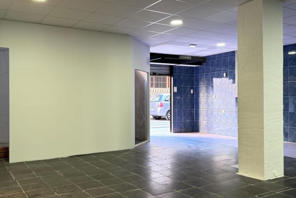 LOKALE COMERCIËLE CON SUPERFICIE DE 780 M2. SEGUNDA LINEA DE PLAYA. 70 METROS DEL MAR.