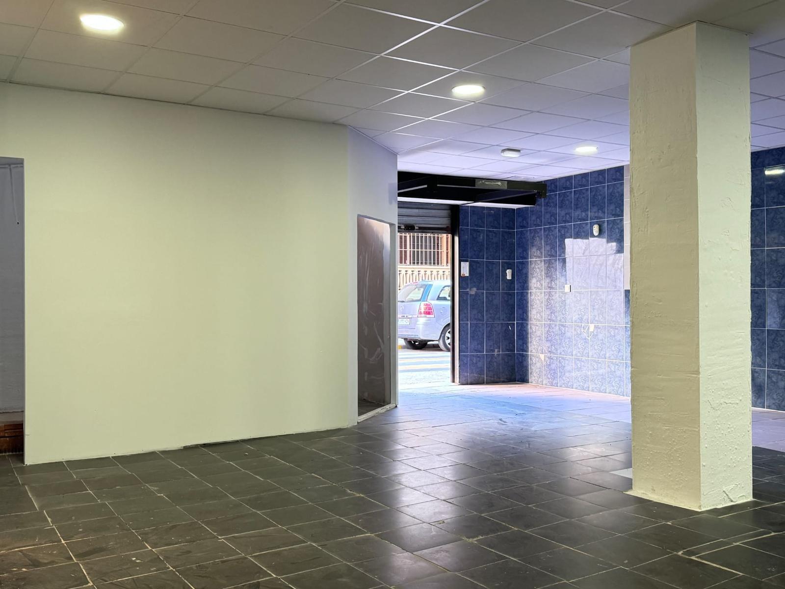 LOKALE COMERCIËLE CON SUPERFICIE DE 780 M2. SEGUNDA LINEA DE PLAYA. 70 METROS DEL MAR.