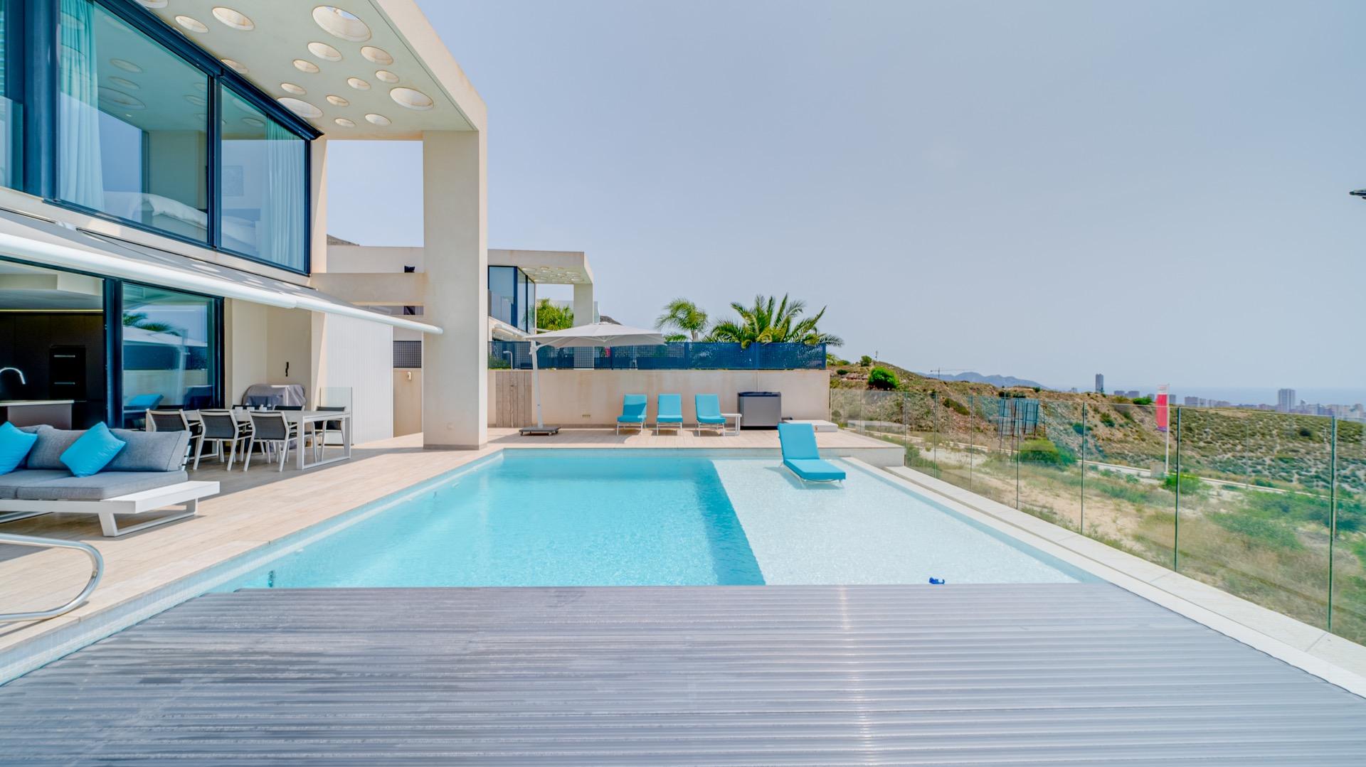 LUXURY VILLA FOR A LARGE FAMILY IN FINESTRAT