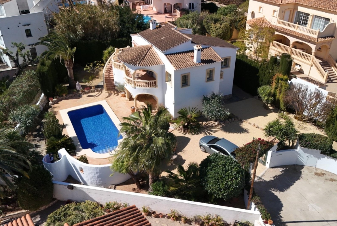 Mediterranean style villa with pool and close to the sea