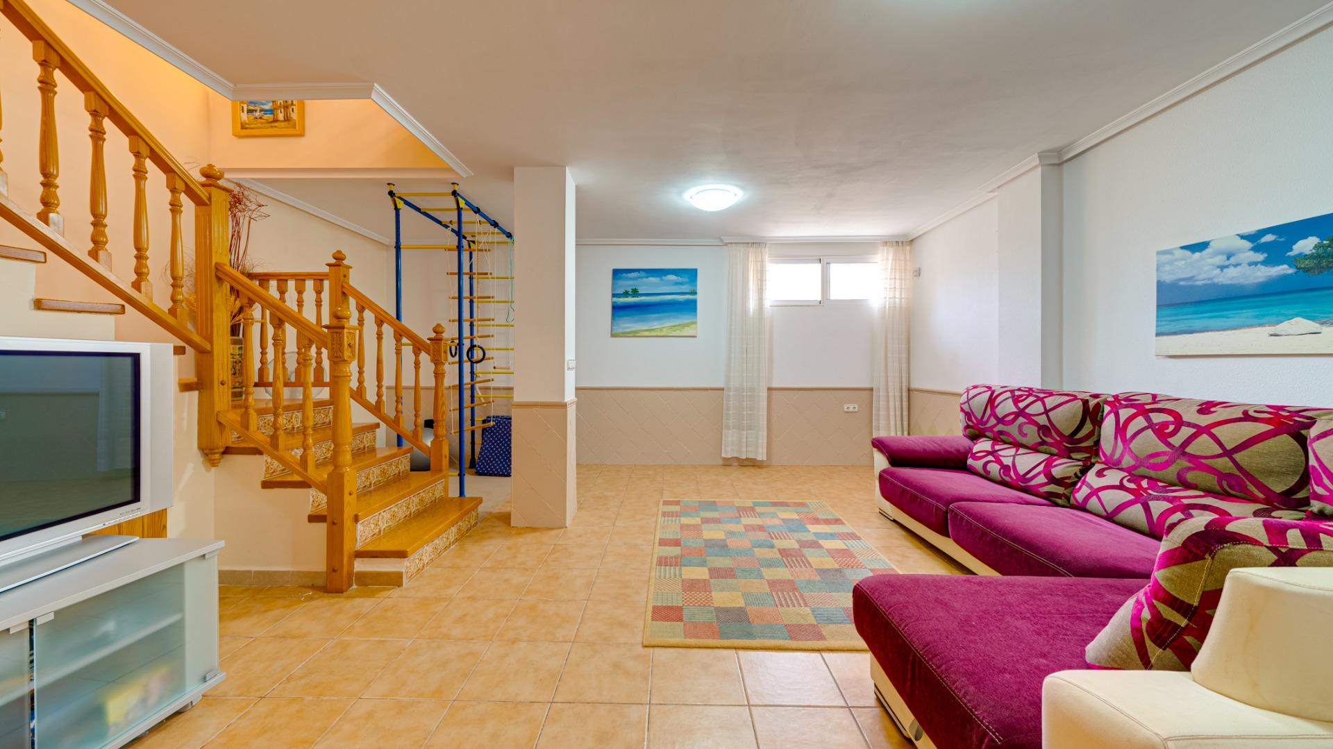 2-44-14 Large corner semi-detached house with sea views,