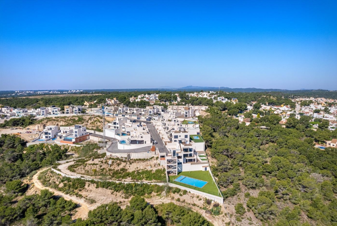 OBRA NUEVA! BUGALOW EN SAN MIGUEL DE SALINAS. 2 DORM. 2 BAÑOS. PISCINA+GARAJE.