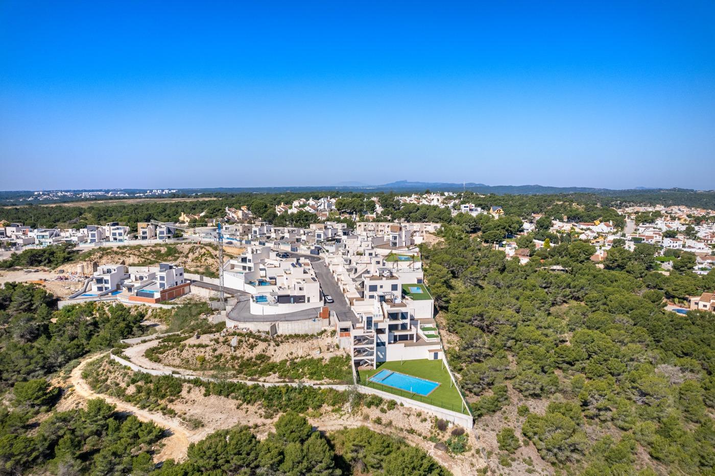 OBRA NUEVA! BUGALOW EN SAN MIGUEL DE SALINAS. 2 DORM. 2 BAÑOS. PISCINA+GARAJE.