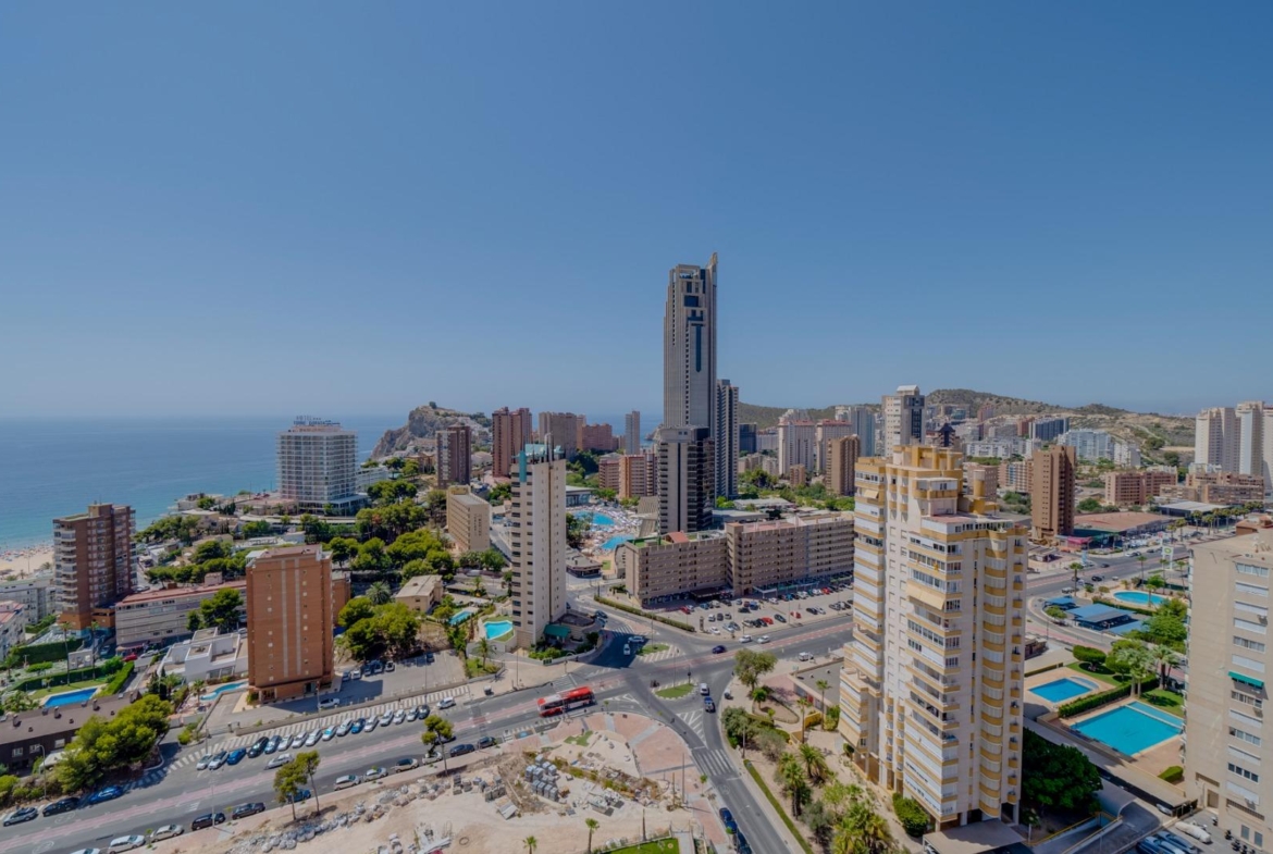 Exclusivo Piso en la Cala de Benidorm con Vistas al Mar