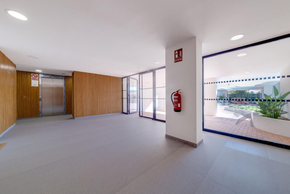 SPECTACULAR NEW LARGE APARTMENT WITH SEA AND MOUNTAIN VIEWS IN CALPE