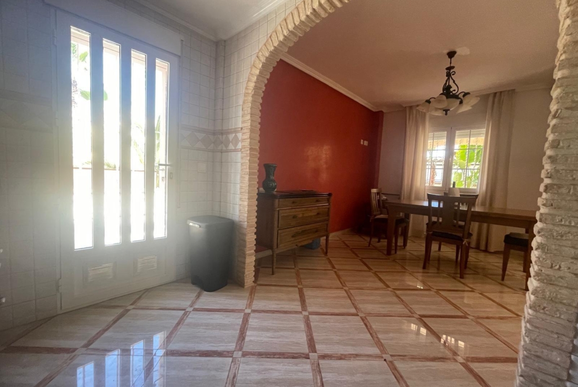 VILLA PARADA CON VISTAS AL MAR Y A 200 METROS DE PLAYA! ZONA TORRE LA MATA. 5 DRM. 3 BAÑOS. PISCINA PRIVADA.