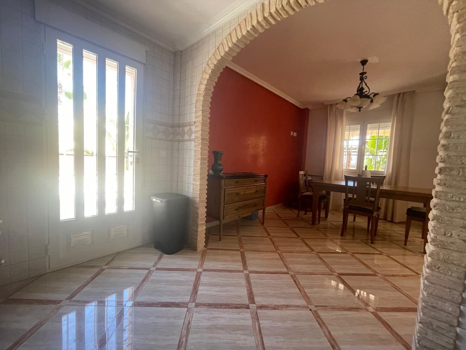 VILLA PARADA CON VISTAS AL MAR Y A 200 METROS DE PLAYA! ZONA TORRE LA MATA. 5 DRM. 3 BAÑOS. PISCINA PRIVADA.