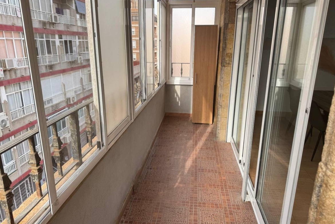 Spacious Semi-New Apartment in Torrevieja, Ideal for Living