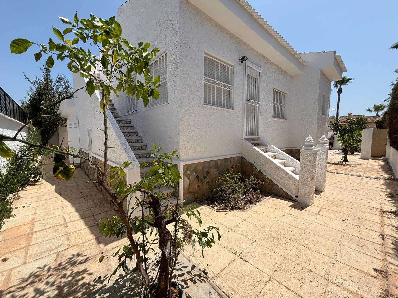 2-44-50 FABULOSA VILLA REFORMADA ESTILO MEDITERRÁNEO EN CIUDAD QUESADA