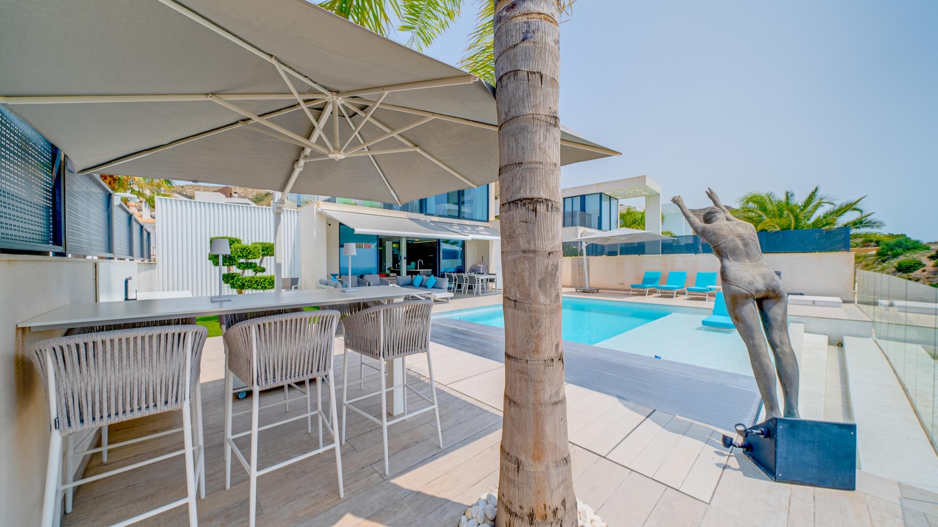 LUXURY VILLA FOR A LARGE FAMILY IN FINESTRAT