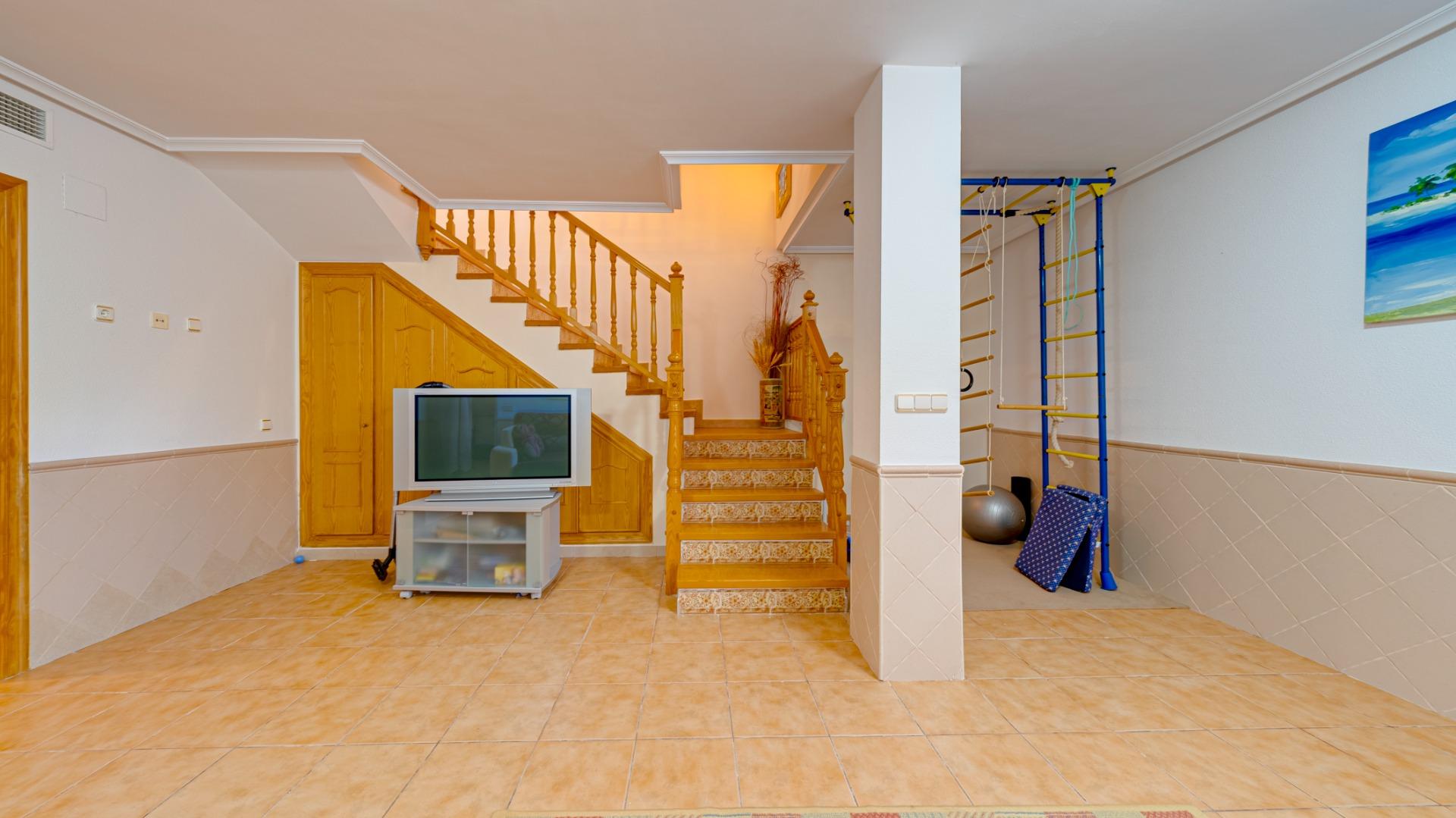 2-45-14 Large corner semi-detached house with sea views,