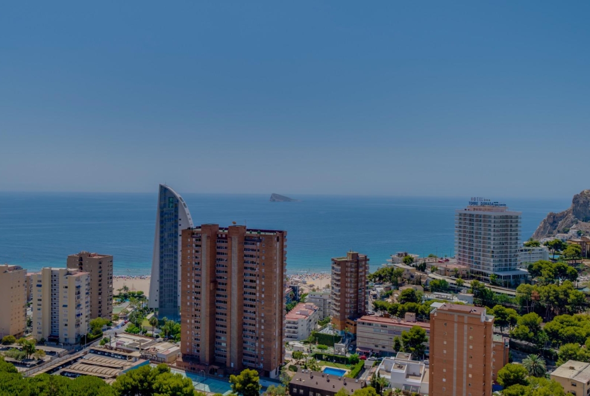 Exclusivo Piso en la Cala de Benidorm con Vistas al Mar