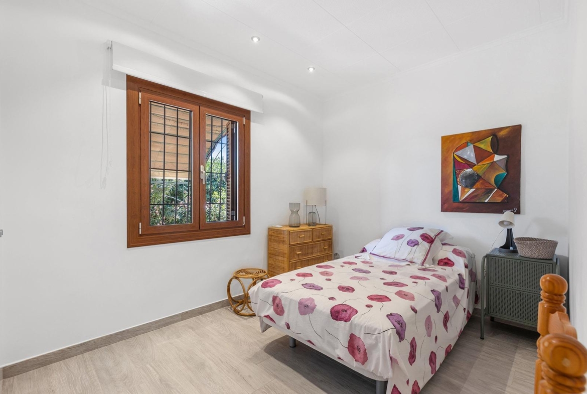 VILLA CON PISCINA PRIVADA EN PUNTA PRIMA CON PARCELA 540 M2. 4 DORM. 2 BAÑOS. 168 M2 DE CASA.