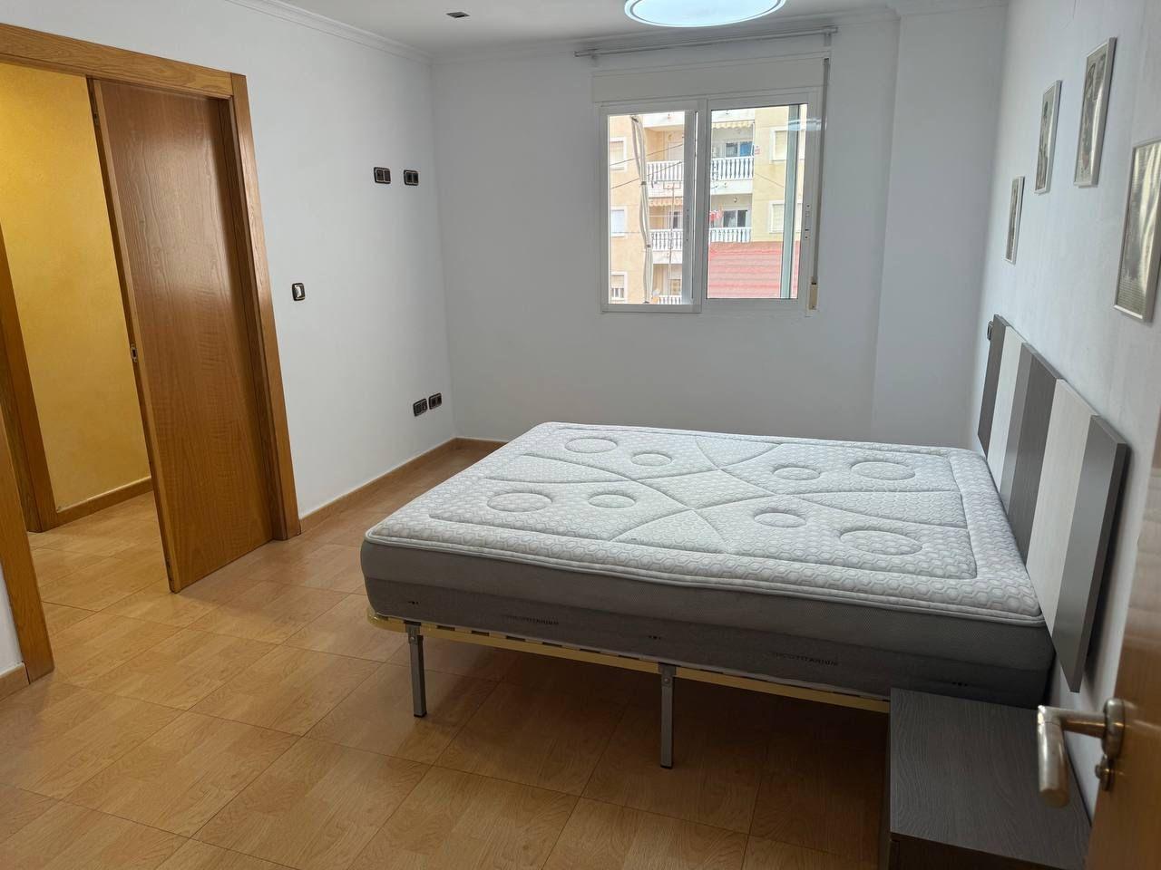 2-45-43 Spacious Semi-New Apartment in Torrevieja, Ideal for Living