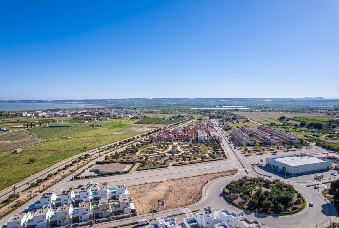 OBRA NUEVA EN LOS MONTESINOS. VILLAS DE LUJO. 3 DORM. 3 BAÑOS. PARCELA 200M2. PISCINA PROPIA.