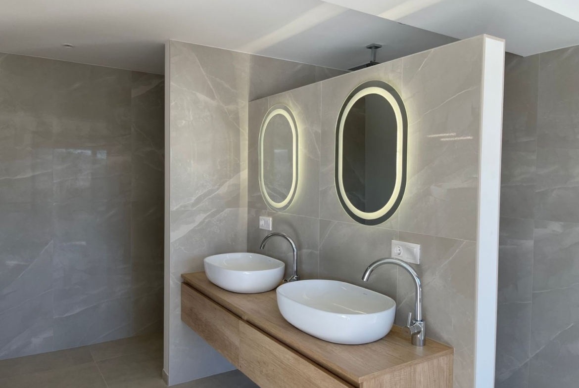 LUXURY VILLA IN ALTEA