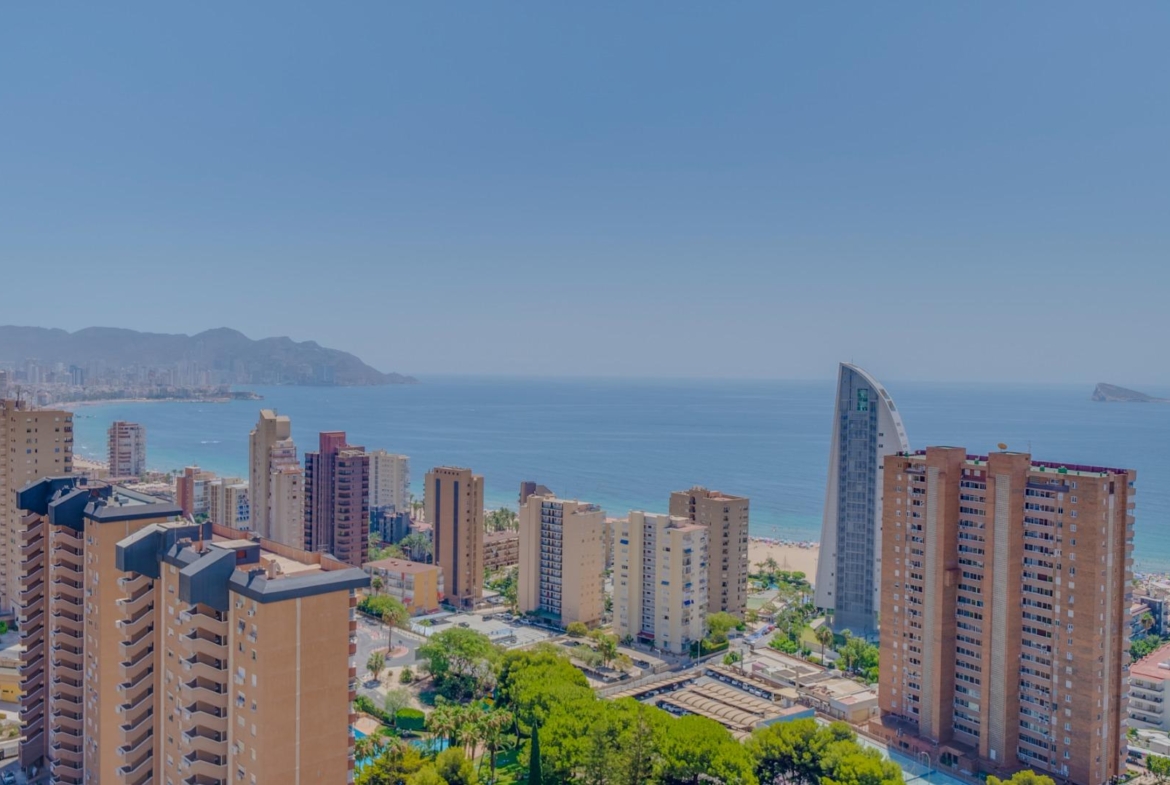 Exclusivo Piso en la Cala de Benidorm con Vistas al Mar