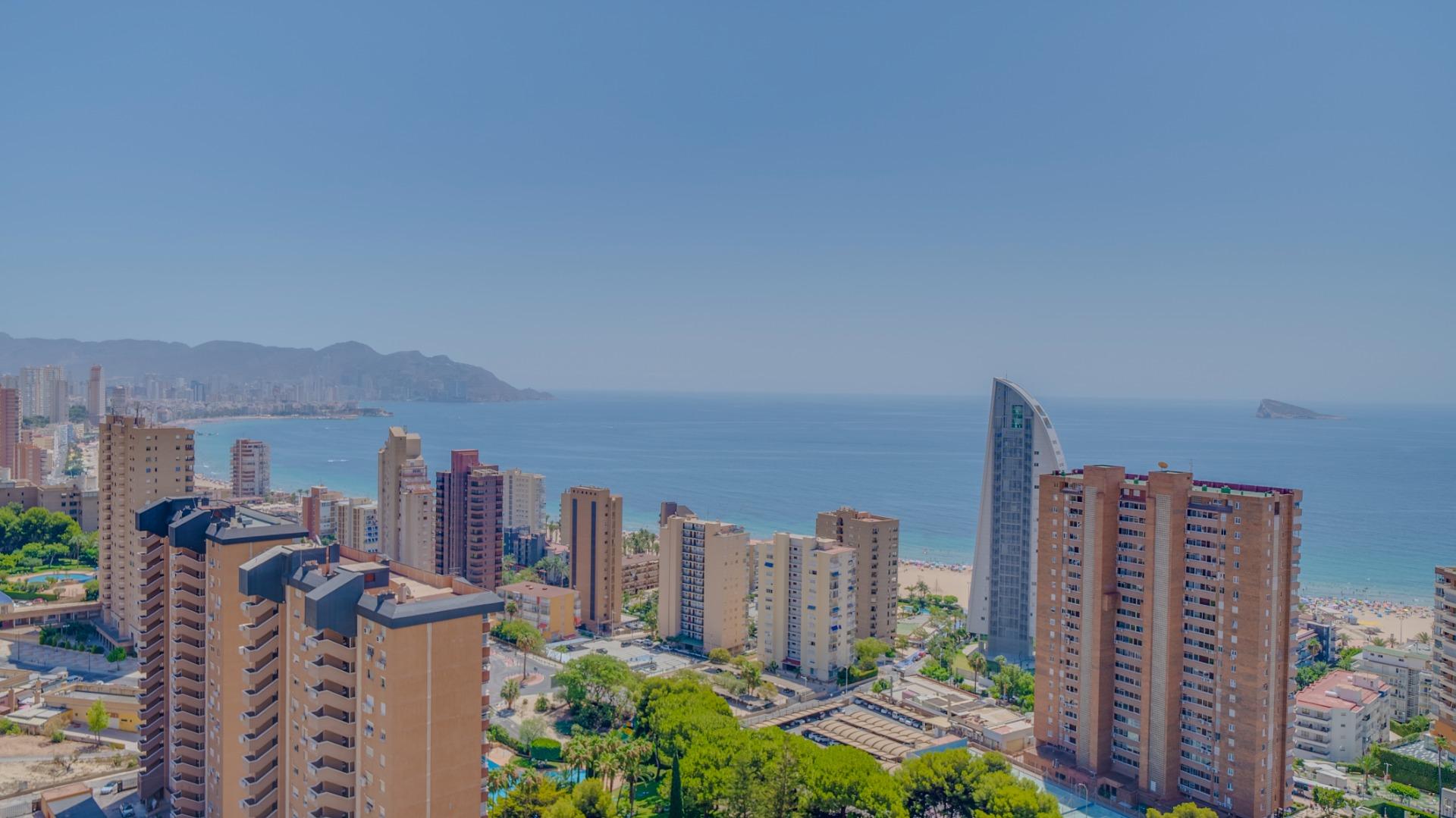 Exclusivo Piso en la Cala de Benidorm con Vistas al Mar