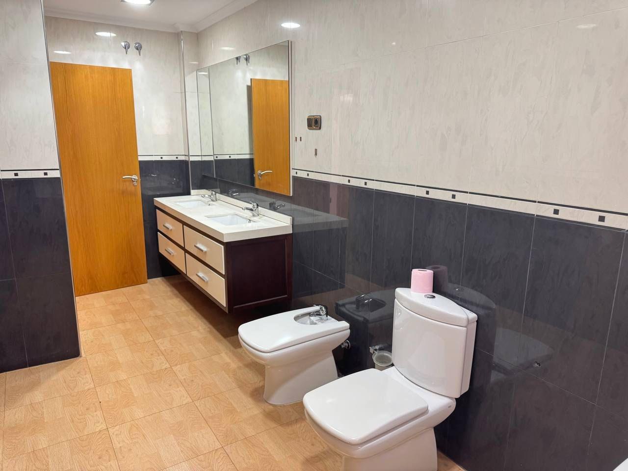 2-46-41 Spacious Semi-New Apartment in Torrevieja, Ideal for Living