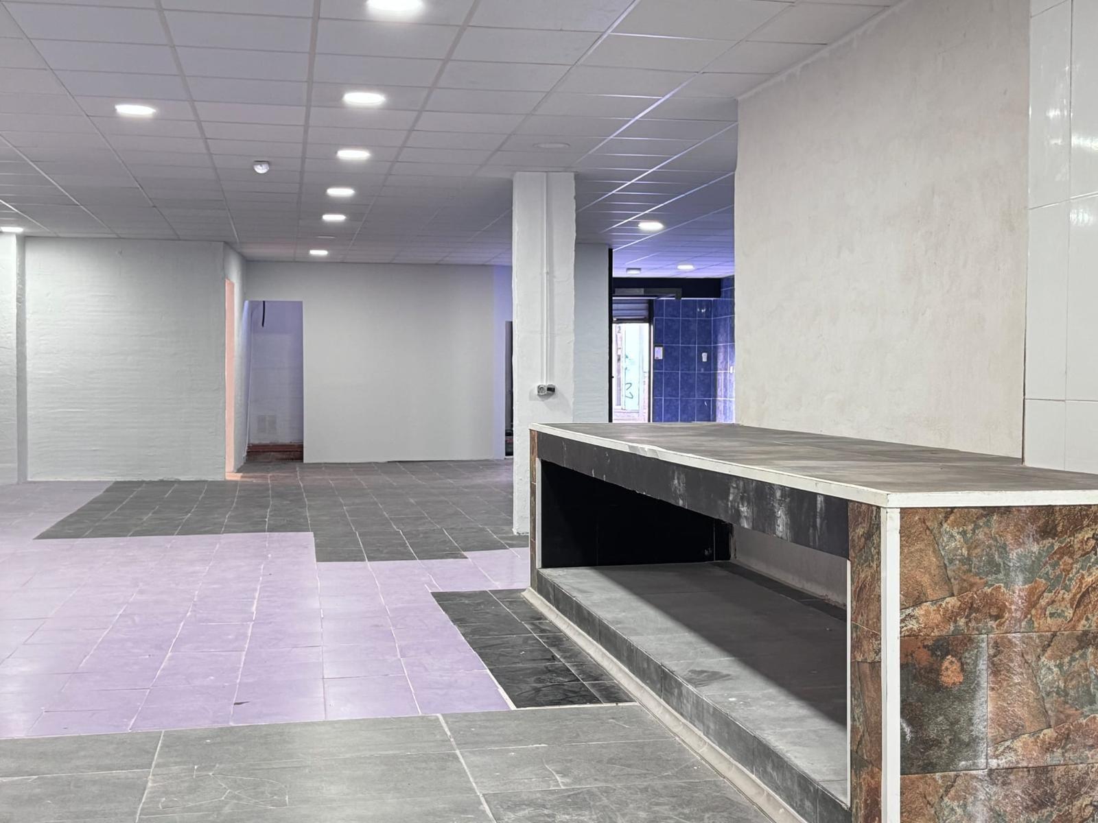LOKALE COMERCIËLE CON SUPERFICIE DE 780 M2. SEGUNDA LINEA DE PLAYA. 70 METROS DEL MAR.