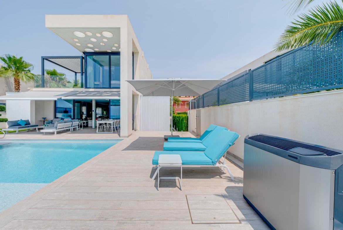 LUXURY VILLA FOR A LARGE FAMILY IN FINESTRAT
