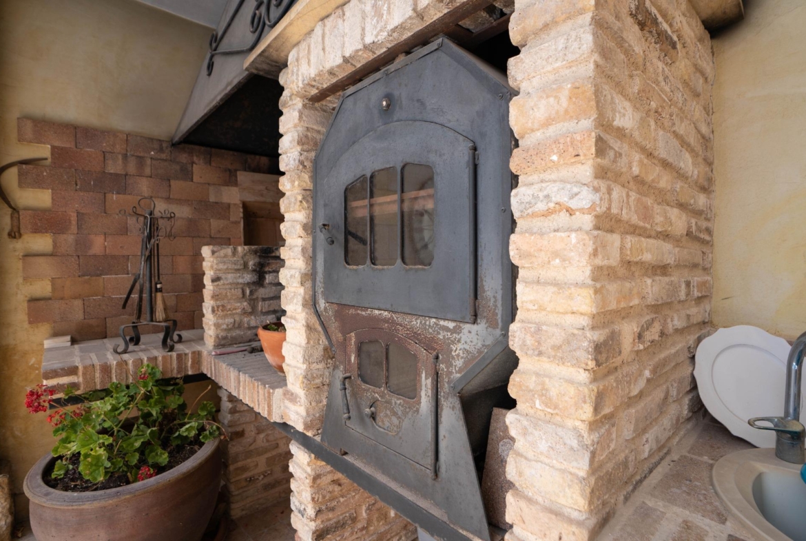 LARGE HOUSE WITH COMMERCIAL PREMISES IN SAN MIGUEL DE SALINAS