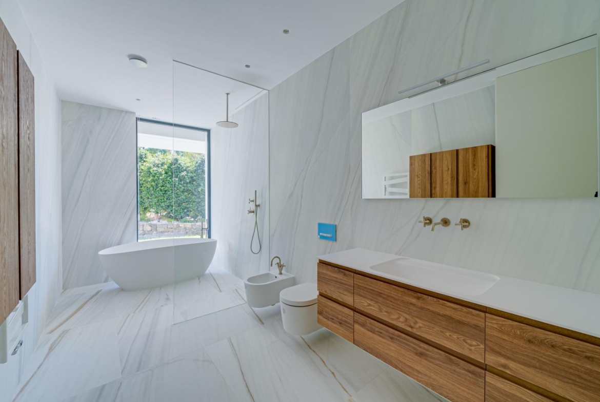 Indrukwekkende luxe villa aan zee