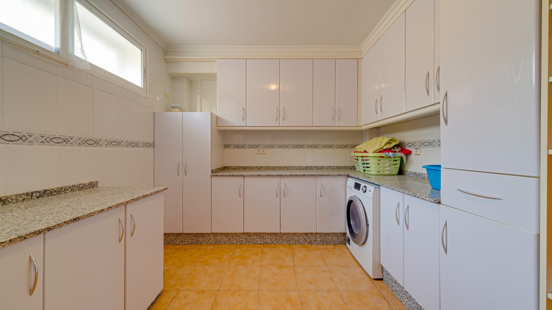2-47-11 Large corner semi-detached house with sea views,