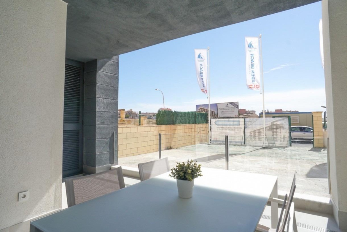 APPARTAMENTOS DE OBRA NUEVA CON VISTAS AL MAR. 2 DOR. 2 BAÑOS. APARCAMENTO. PISCINA.