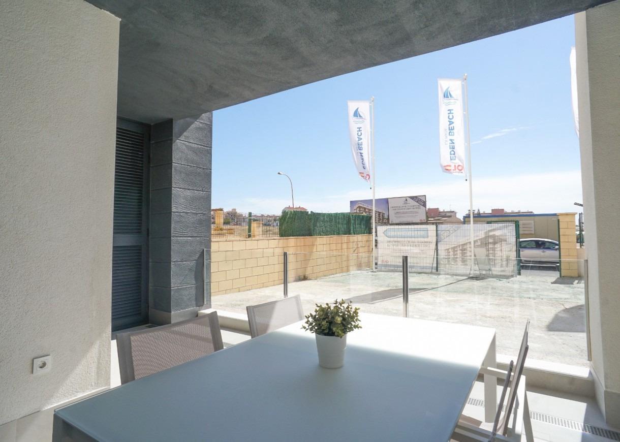 APPARTAMENTOS DE OBRA NUEVA CON VISTAS AL MAR. 2 DOR. 2 BAÑOS. APARCAMENTO. PISCINA.