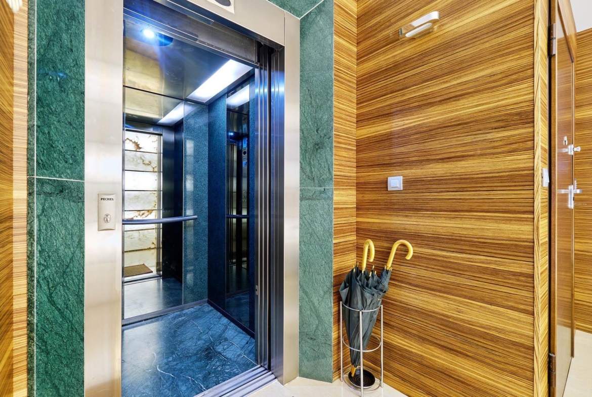 Luxury PENTHOUSE in the TORREVIEJA THEATER SQUARE