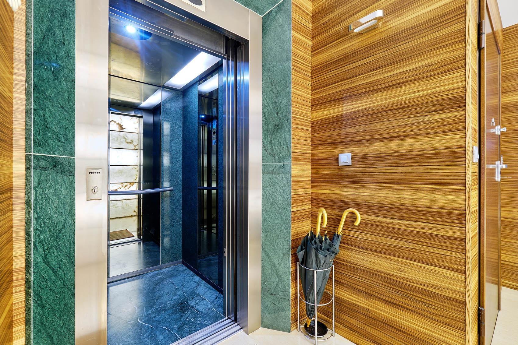 2-47-15 Luxury PENTHOUSE in the TORREVIEJA THEATER SQUARE