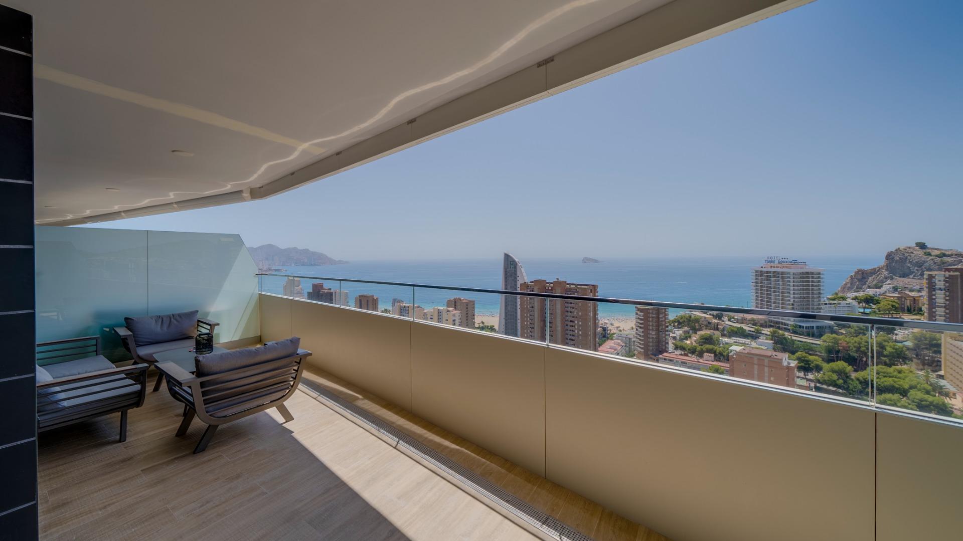 Exclusivo Piso en la Cala de Benidorm con Vistas al Mar