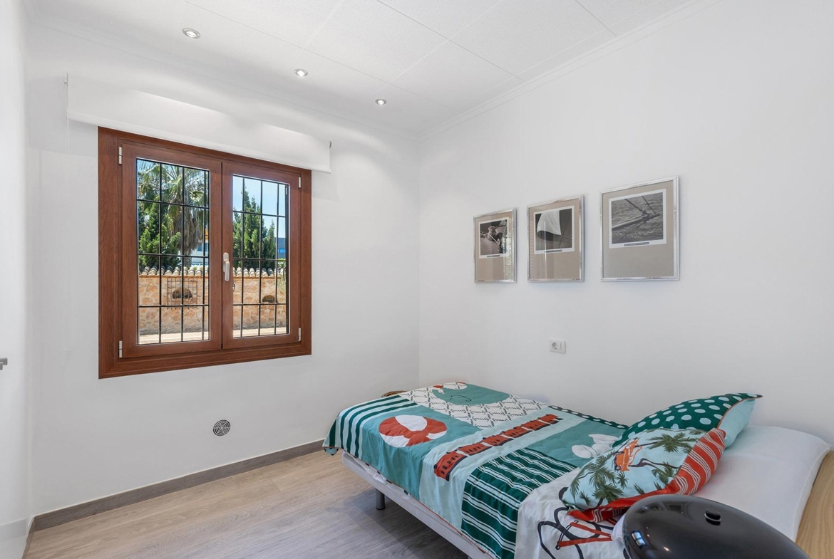 VILLA CON PISCINA PRIVADA EN PUNTA PRIMA CON PARCELA 540 M2. 4 DORM. 2 BAÑOS. 168 M2 DE CASA.
