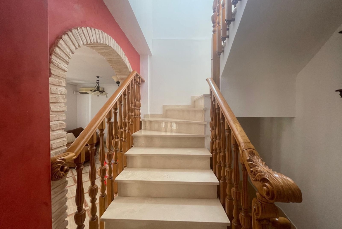 VILLA PARADA CON VISTAS AL MAR Y A 200 METROS DE PLAYA! ZONA TORRE LA MATA. 5 DRM. 3 BAÑOS. PISCINA PRIVADA.