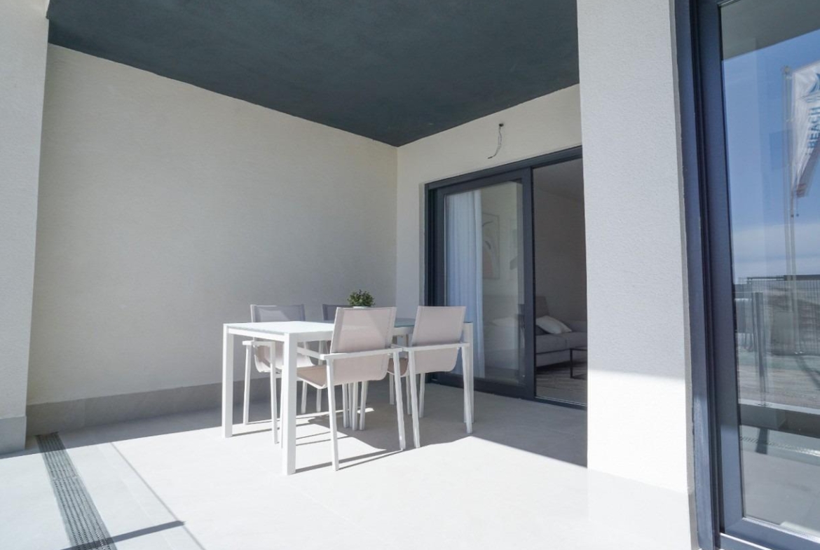 APPARTAMENTOS DE OBRA NUEVA CON VISTAS AL MAR. 2 DOR. 2 BAÑOS. APARCAMENTO. PISCINA.