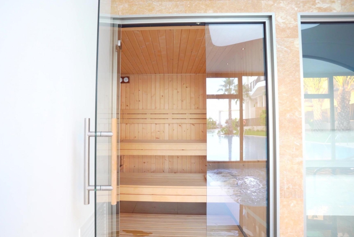 Moderne nieuwe appartementen aan de oevers van de Middellandse Zee