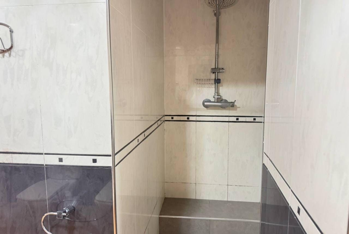 Spacious Semi-New Apartment in Torrevieja, Ideal for Living