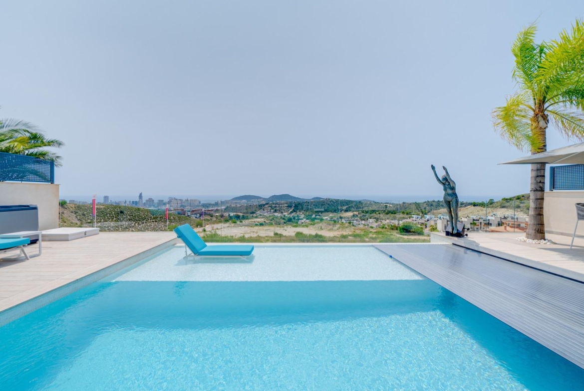 LUXURY VILLA FOR A LARGE FAMILY IN FINESTRAT
