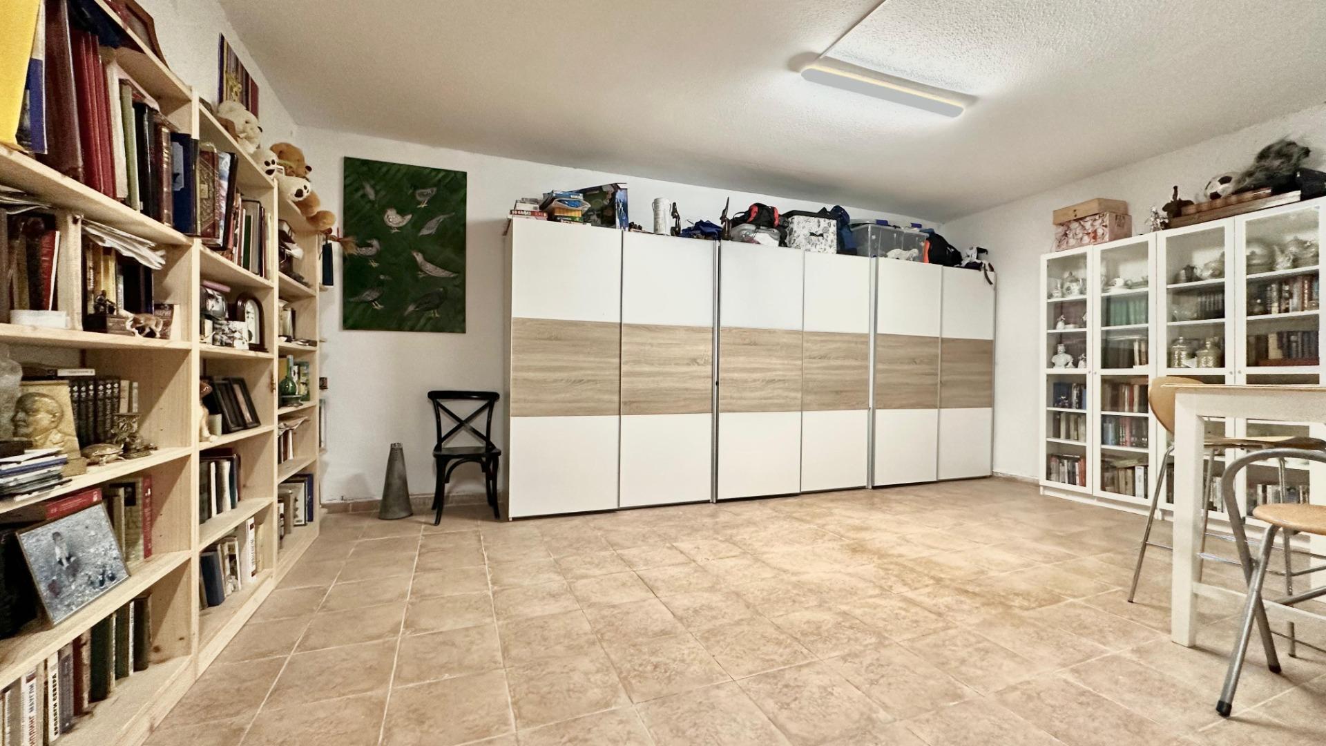 Prachtig herenhuis in Albir met tuin 15 minuten lopen van het strand!