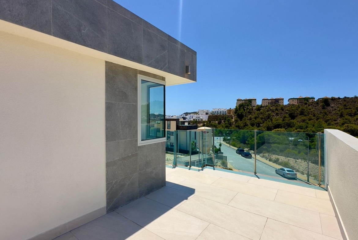Grote villa op het balkon van Finestrat met uitzicht op de zee