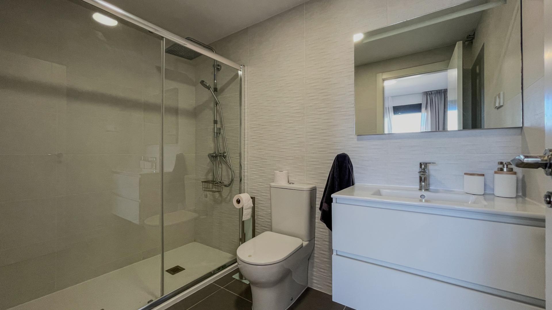 2-49-18 Moderne duplex met 5 slaapkamers in het exclusieve Campirroso complex, Finestrat
