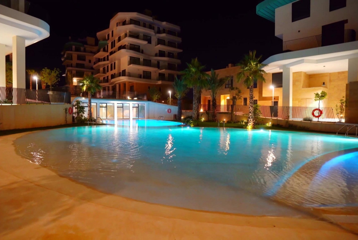 Moderne nieuwe appartementen aan de oevers van de Middellandse Zee